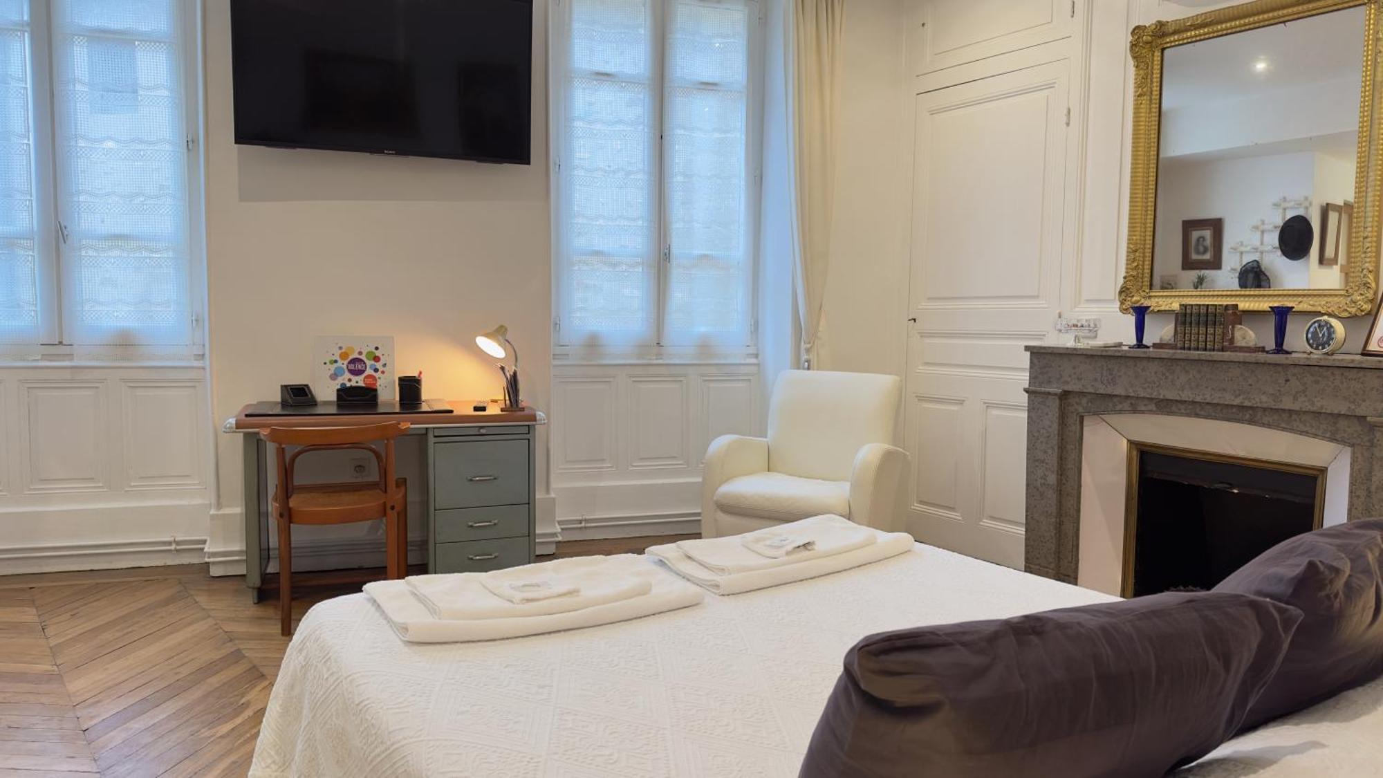 Chambre De Charme Au Coeur Du Vieux Valence - Confort & Calme Zewnętrze zdjęcie